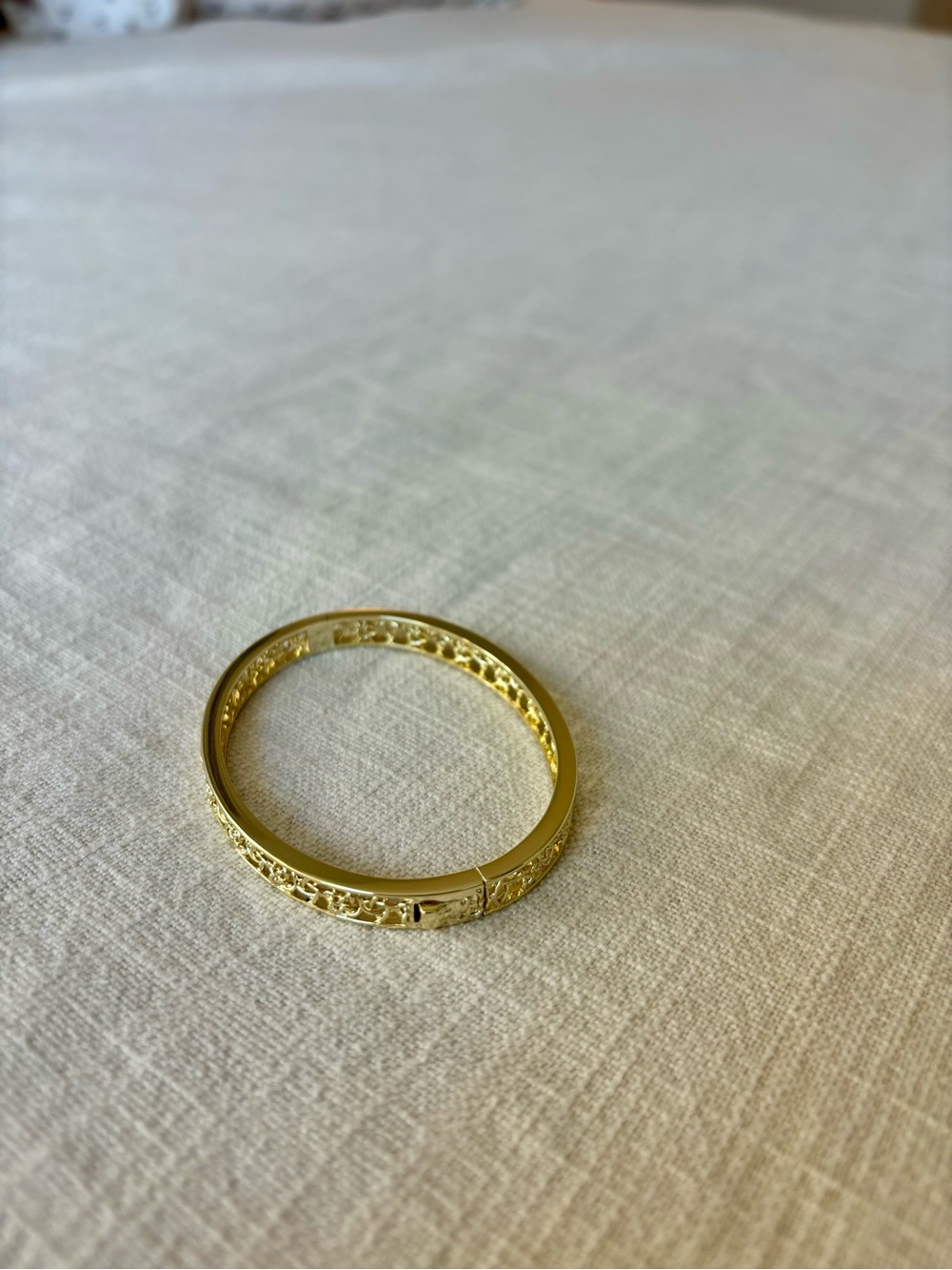 Kendra Scott Gold Kelly Bangle Bracelet - Picture 5 of 8